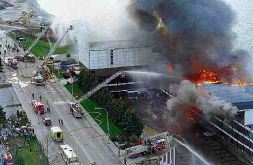 Windsor waterfront hotel burning 1999/04/08 - Windsor Star
